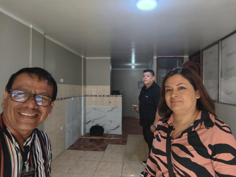 Cliente de Mónica & Luis Bienes Raíces — Cada operación comienza con confianza y termina con un cliente satisfecho.